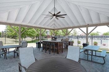 Outdoor kitchen & grills